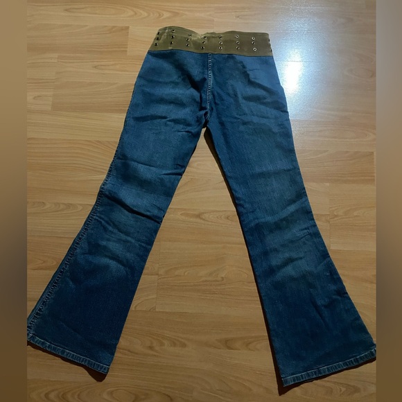 VINTAGE TRAFFIC FIT AND FLARES - Picture 5 of 5